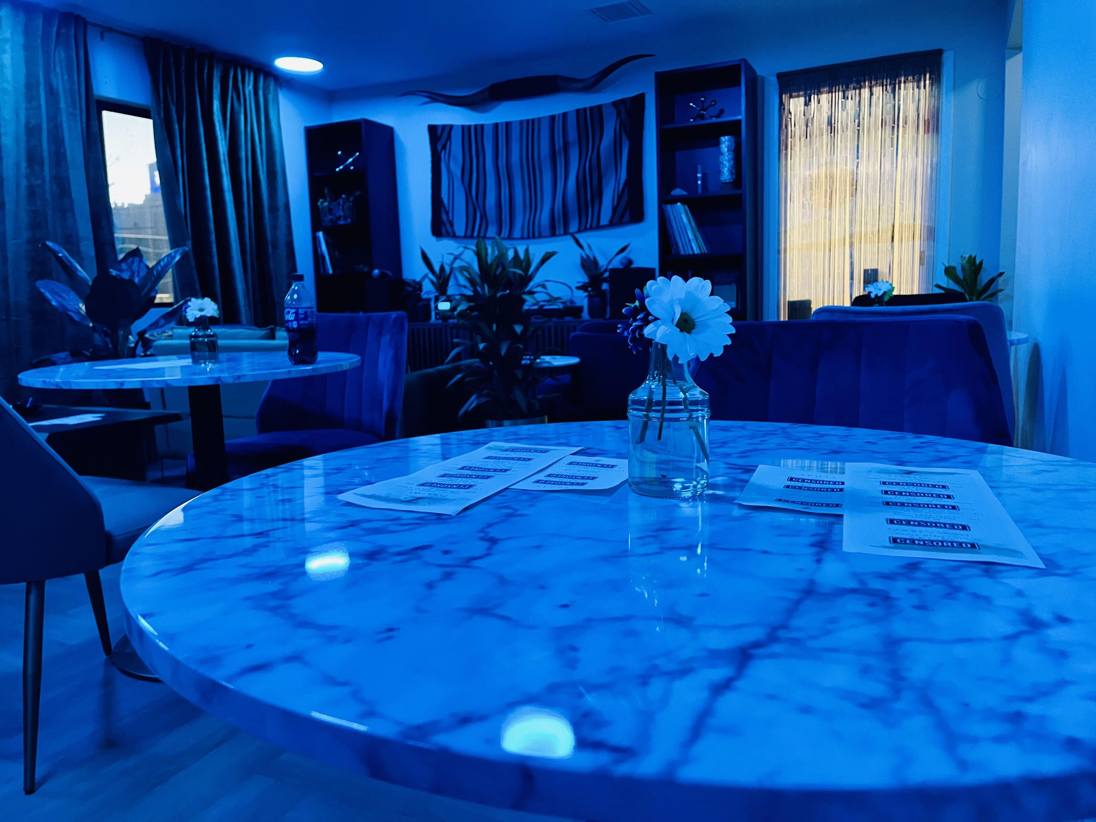 serves dinner and happy hour