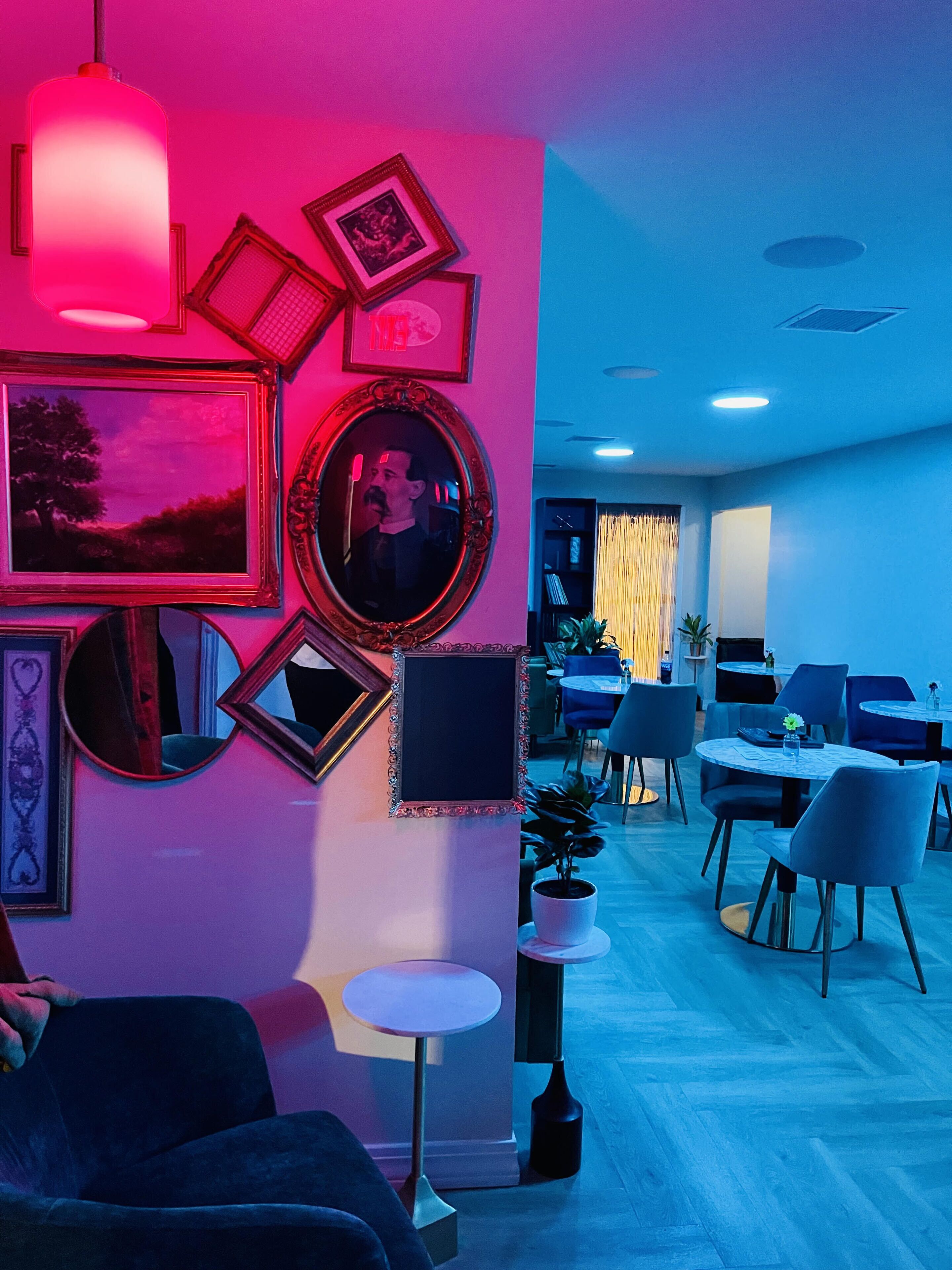 serves dinner and happy hour