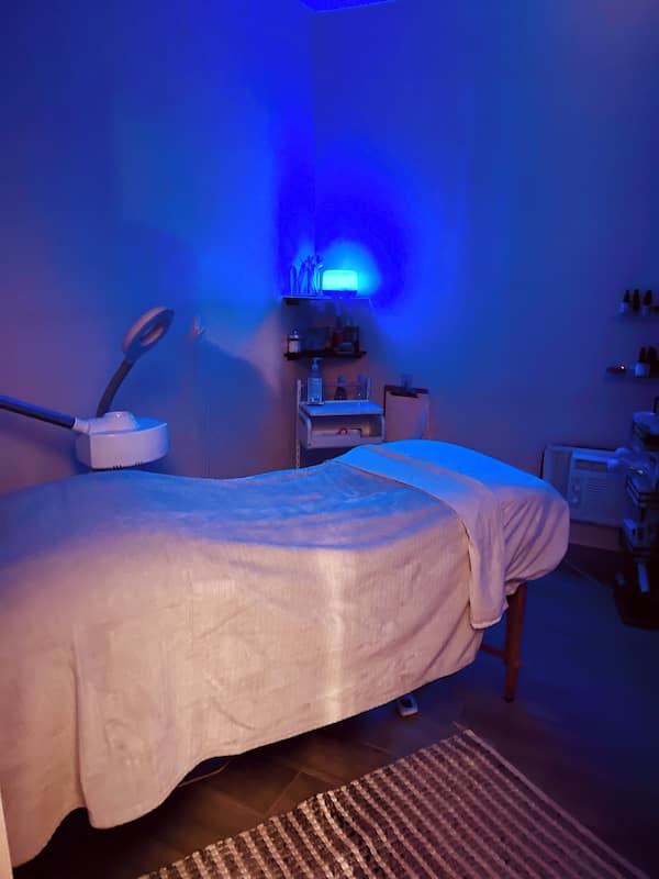 Couples treatment room(s), hot tub, steam room, body treatments