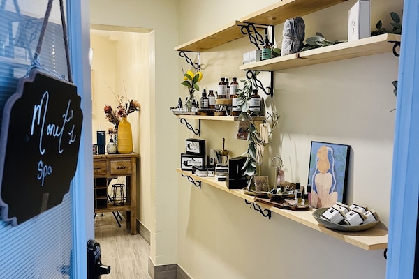 Couples treatment rooms, body treatments, aromatherapy