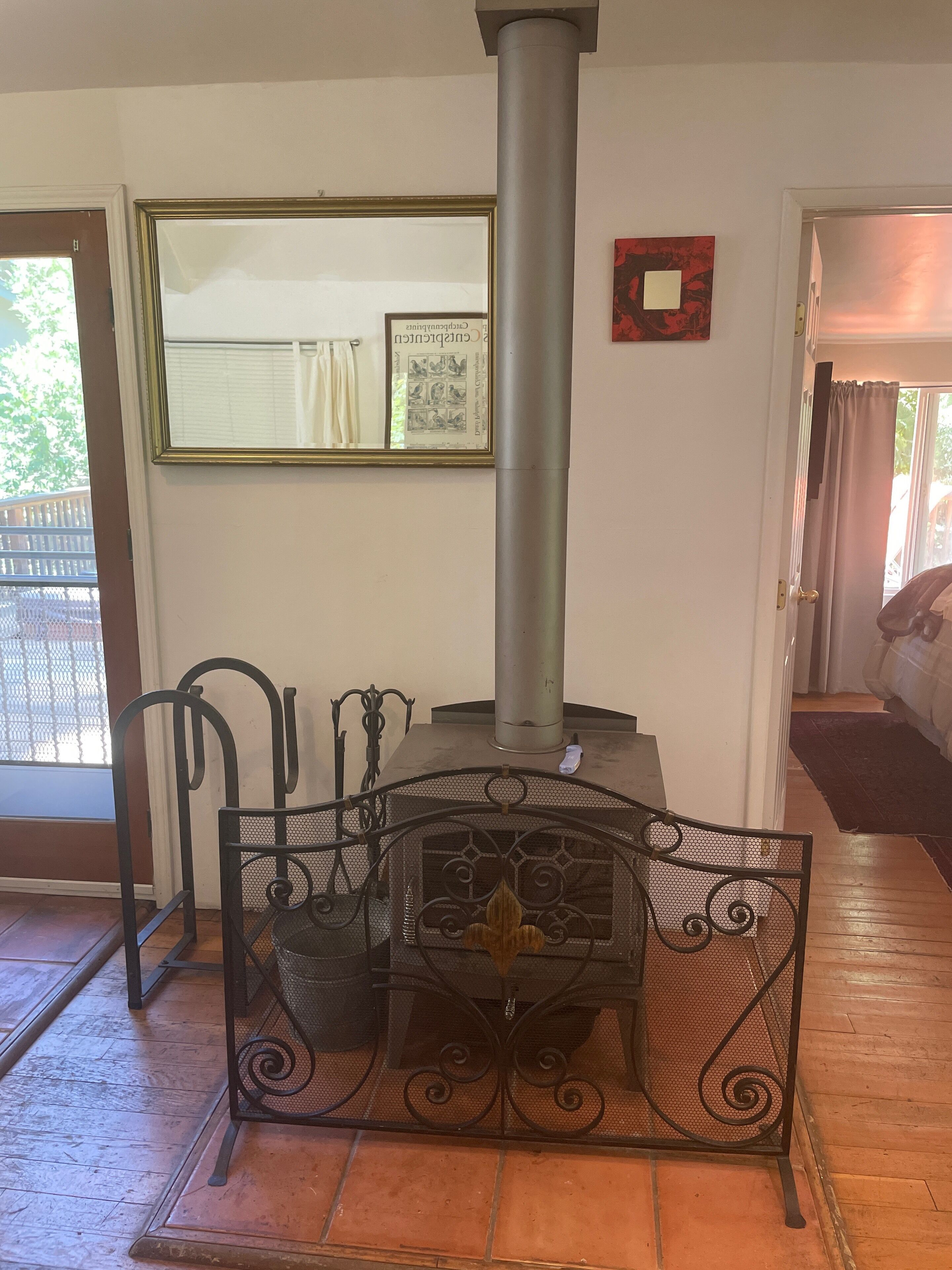 Romantic One Bedroom Cabin With Hot Tub and Large Patio