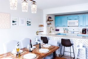 Private kitchen - The Lakehouse Oasis - FREE POOL & LAKE CLUB ACCESS (Lake Harmony)