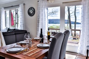 Dining - The Lakehouse Oasis - FREE POOL & LAKE CLUB ACCESS (Lake Harmony)