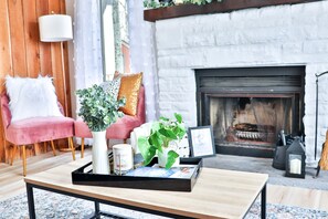 Interior - The Lakehouse Oasis - FREE POOL & LAKE CLUB ACCESS (Lake Harmony)
