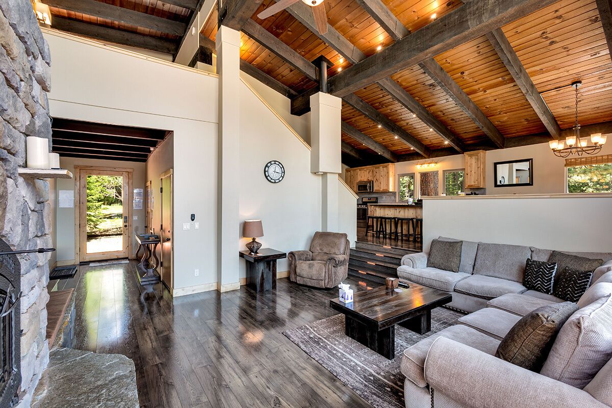 Cold Creek Lodge Large Private Deck Close to Heavenly & Beaches