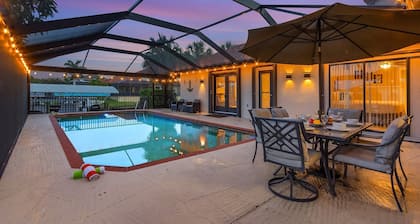 WALK TO BEACH • Waterfront •Direct Gulf Access •South Facing Heated Pool • 4 Kings