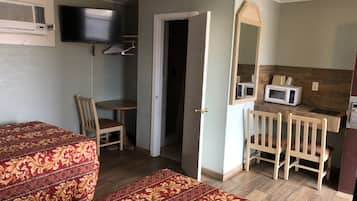 Double Room | Desk, soundproofing, iron/ironing board, free WiFi