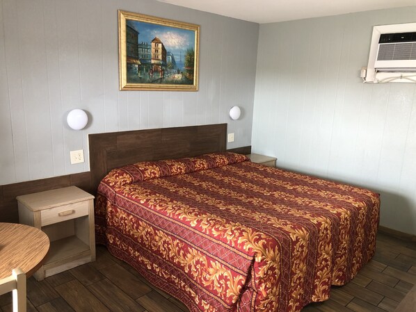 غرفة فردية | مكتب وتجهيزات عازلة للصوت ومكواة/لوح كي وواي فاي مجانًا