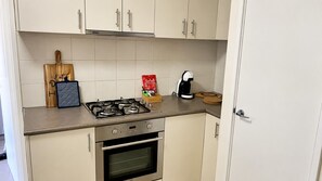 Microwave, oven, dishwasher, highchair - Beachside on Kent- This cute, but spacious little unit, central to all Busselton's famous attraction (BUSSELTON)