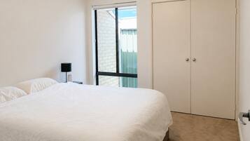 3 bedrooms, travel cot, free WiFi, bed sheets