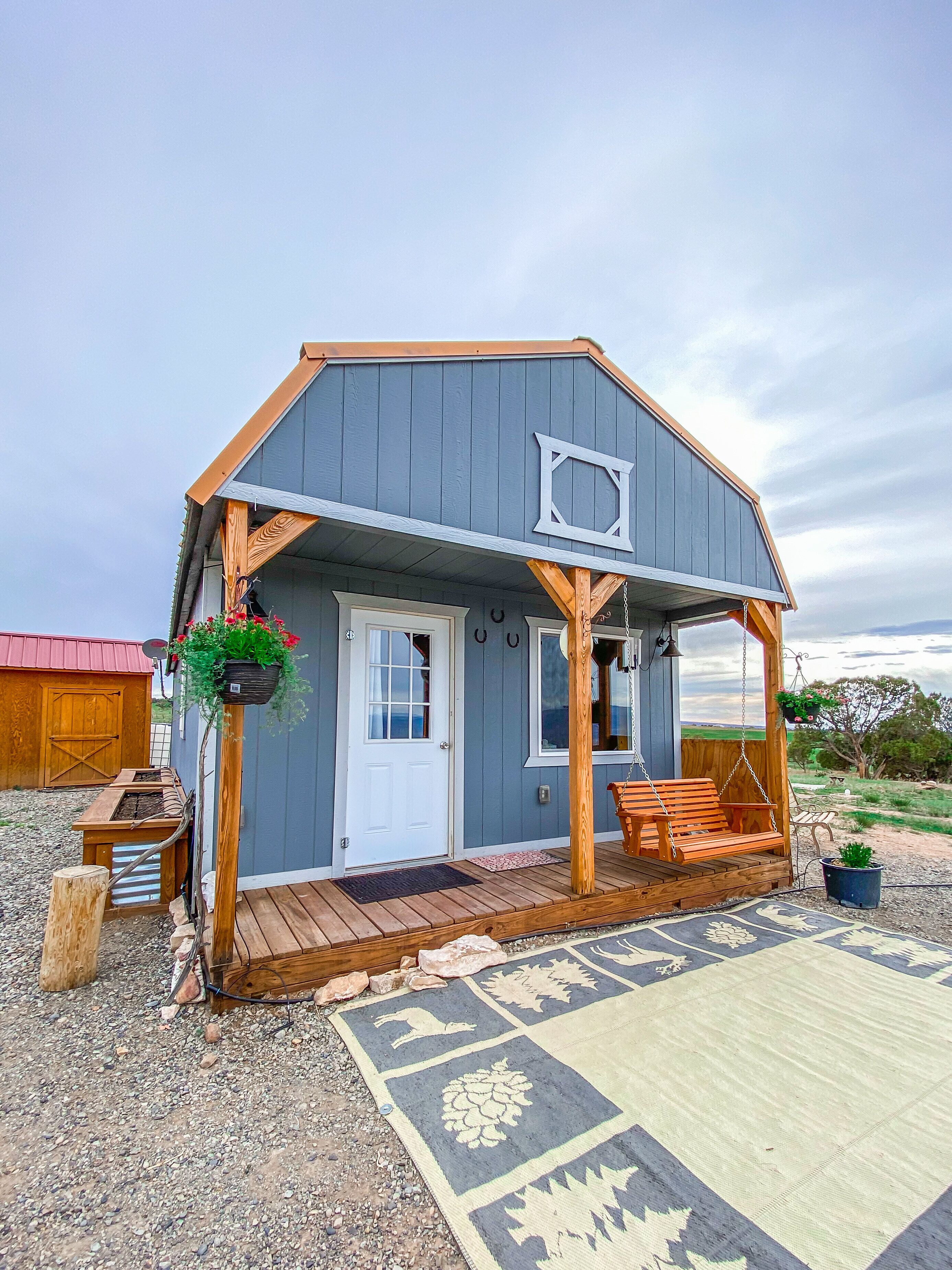 One bedroom w/loft, pet friendly cabin near the black canyon. 