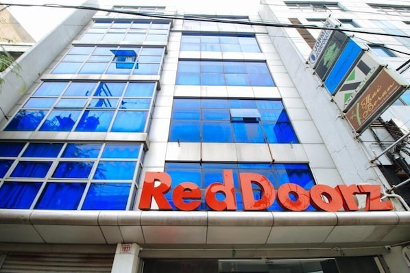 Exterior - Reddoorz Plus at San Marcelino Malate (Manila)