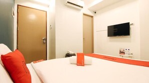 Standard Room | Free WiFi - Reddoorz Plus at San Marcelino Malate (Manila)