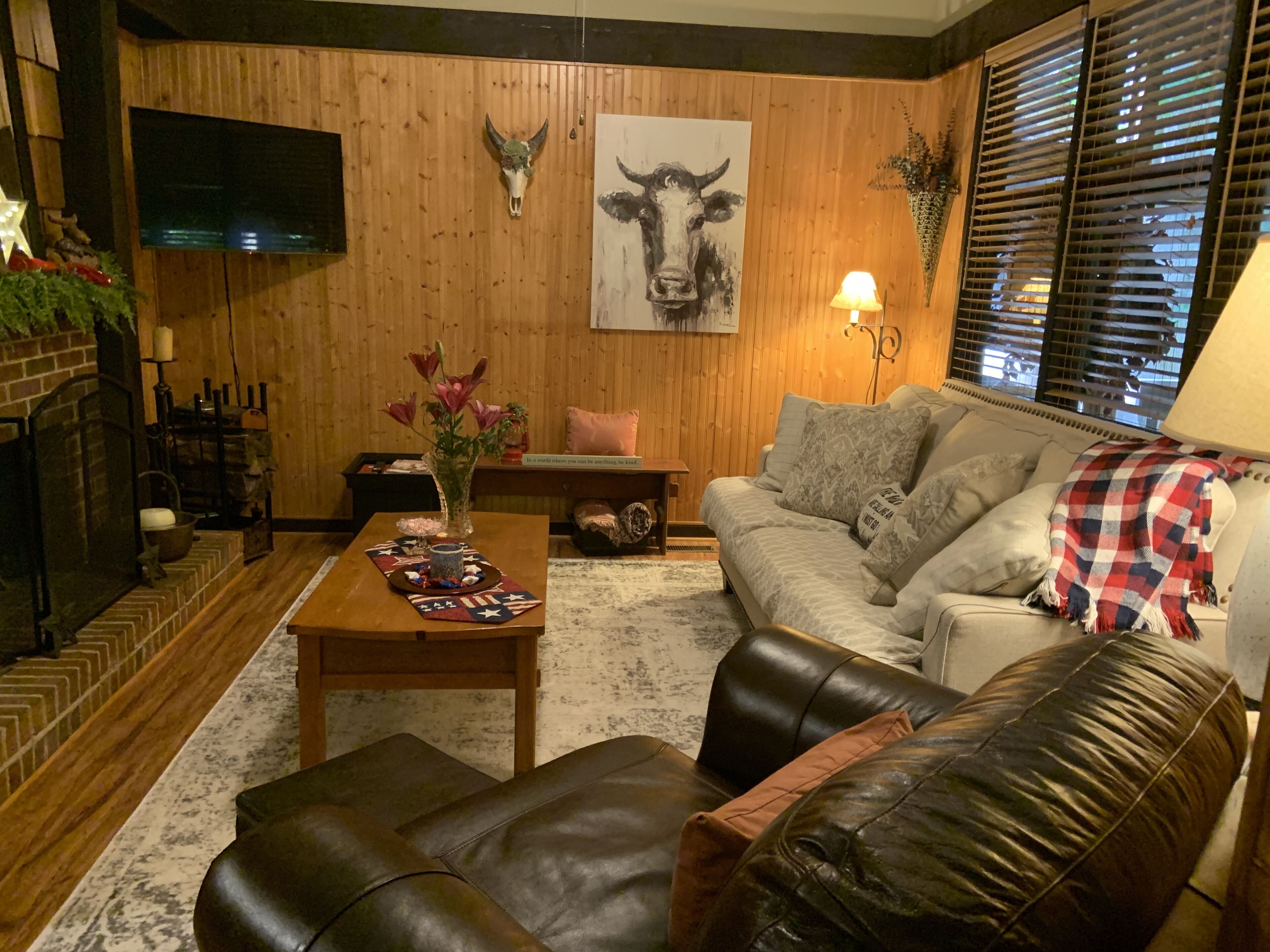 Resort Amenities + Waterfalls + 2 Lakes! Great Location! 