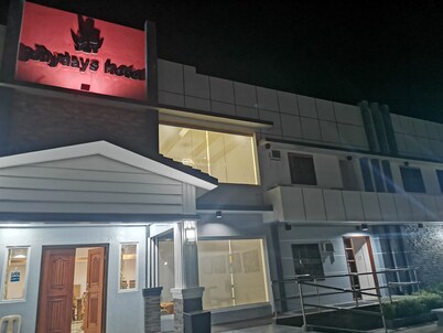 Reddoorz @ Jollydays Hotel Nueva Ecija