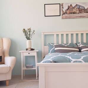 2 室のベッドルーム、WiFi (無料)、ベッドシーツ