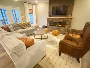 TV, fireplace