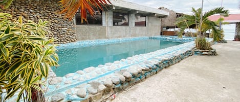 حمام سباحة