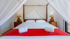 2 bedrooms, in-room safe, desk, iron/ironing board