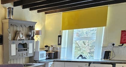 Cosy Welsh Cottage near to Ffestiniog Railway, local beaches, walks & activities