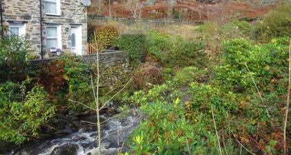 Cosy Welsh Cottage near to Ffestiniog Railway, local beaches, walks & activities