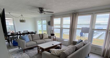 BEAUTIFUL LAKE FRONT NEWLY RENOVATED COTTAGE 2021