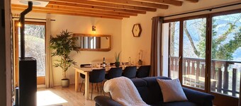 VAUJANY/ALPES D'HUEZ-4 BEDROOMS - 2 BATHROOMS -8 PERS. -GARAGE-PARKING-INTERNET