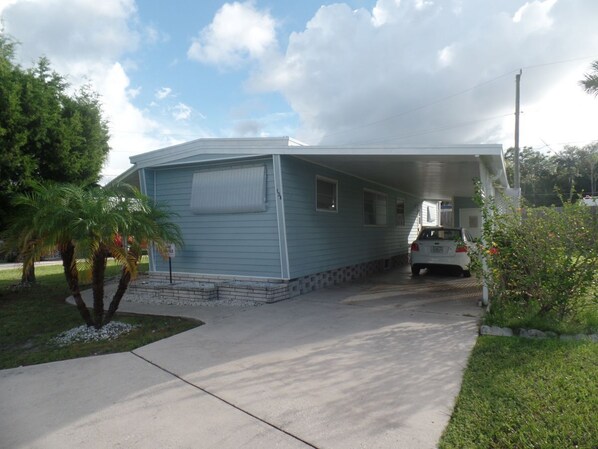 المنطقة المحيطة بالمنشأة