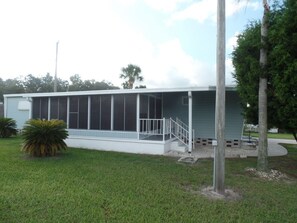 المنشأة من الخارج