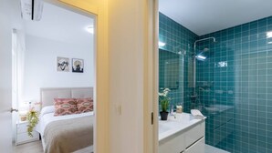 A modern bathroom with a shower, a sink, and a toilet. - Fidalsa Penthouse Amazing View (Alicante)