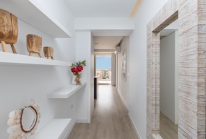 A narrow hallway with white walls, wooden flooring, and a view to the outside. - Fidalsa Penthouse Urban Sea View (Alicante)