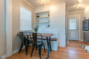 Dining - Pet-Friendly 4BR Home – Fall Savings on Long Stays (Coeur d'Alene)