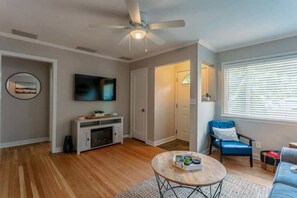 Smart TV, fireplace, offices - Pet-Friendly 4BR Home – Fall Savings on Long Stays (Coeur d'Alene)