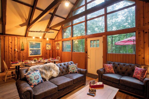 Flat-screen TV, fireplace, Netflix, streaming services - Gorgeous Chalet in the Poconos with Hot Tub, Fire Pit and BBQ! (Pocono Lake)