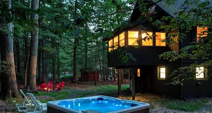 Gorgeous Chalet in the Poconos with Hot Tub, Fire Pit and BBQ!