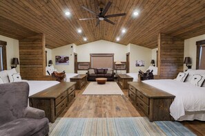 7 bedrooms, in-room safe, iron/ironing board, free WiFi - Yellowstone Crossing Lodge (Island Park)
