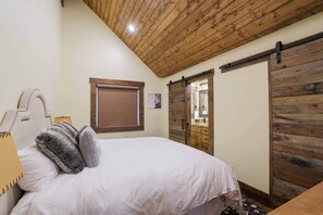 7 bedrooms, in-room safe, iron/ironing board, free WiFi