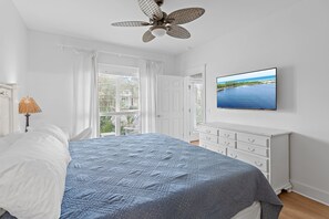 3 bedrooms, desk, iron/ironing board, free WiFi