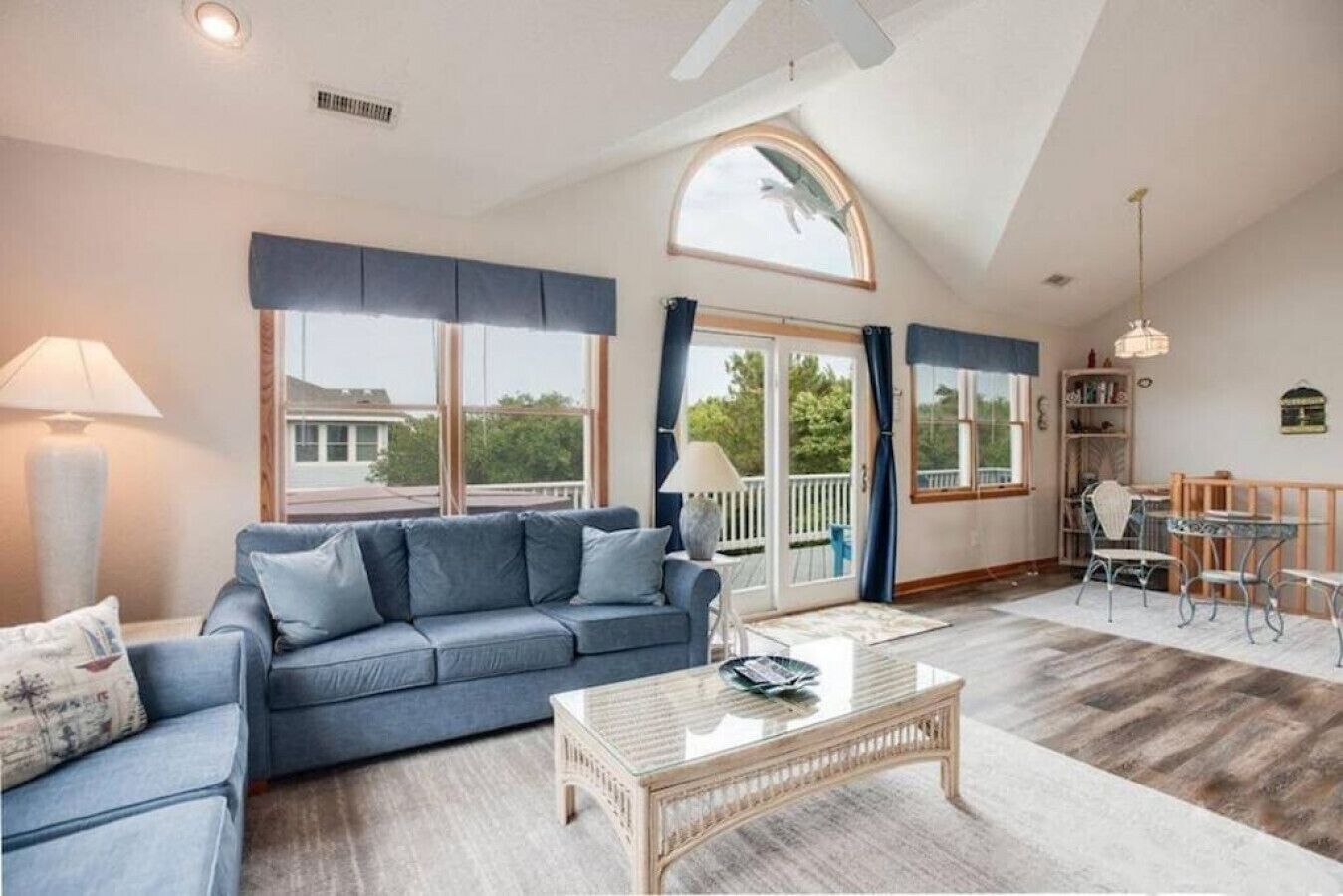 Private Home 5min walk to Beach w/ Top Deck Spa!