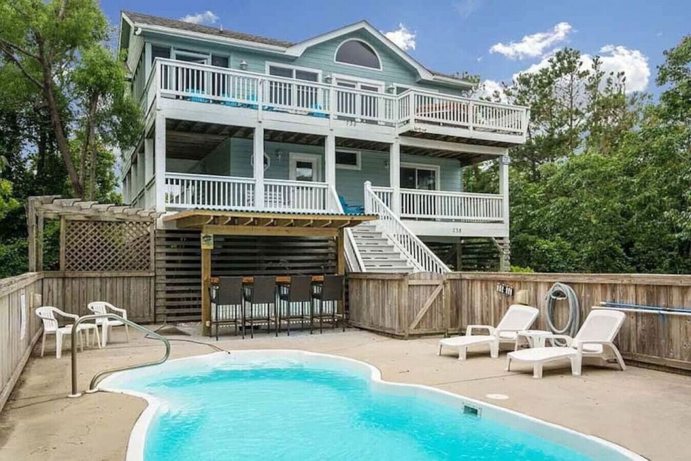 Private Home 5min walk to Beach w/ Top Deck Spa!