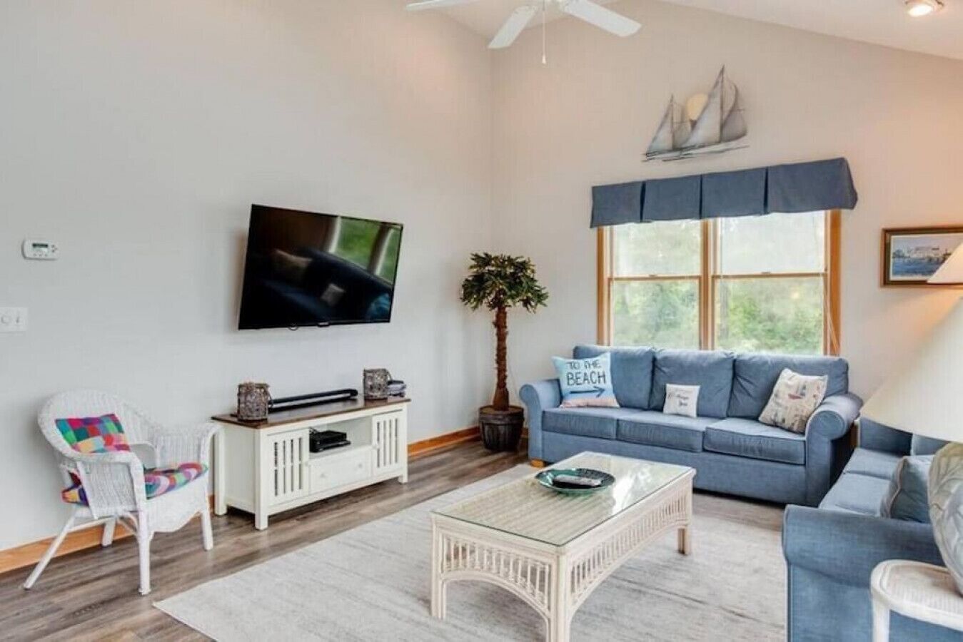 Private Home 5min walk to Beach w/ Top Deck Spa!