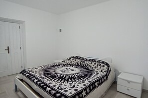 1 bedroom, bed sheets