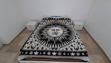 1 bedroom, bed sheets