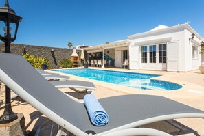 Een verwarmd zwembad