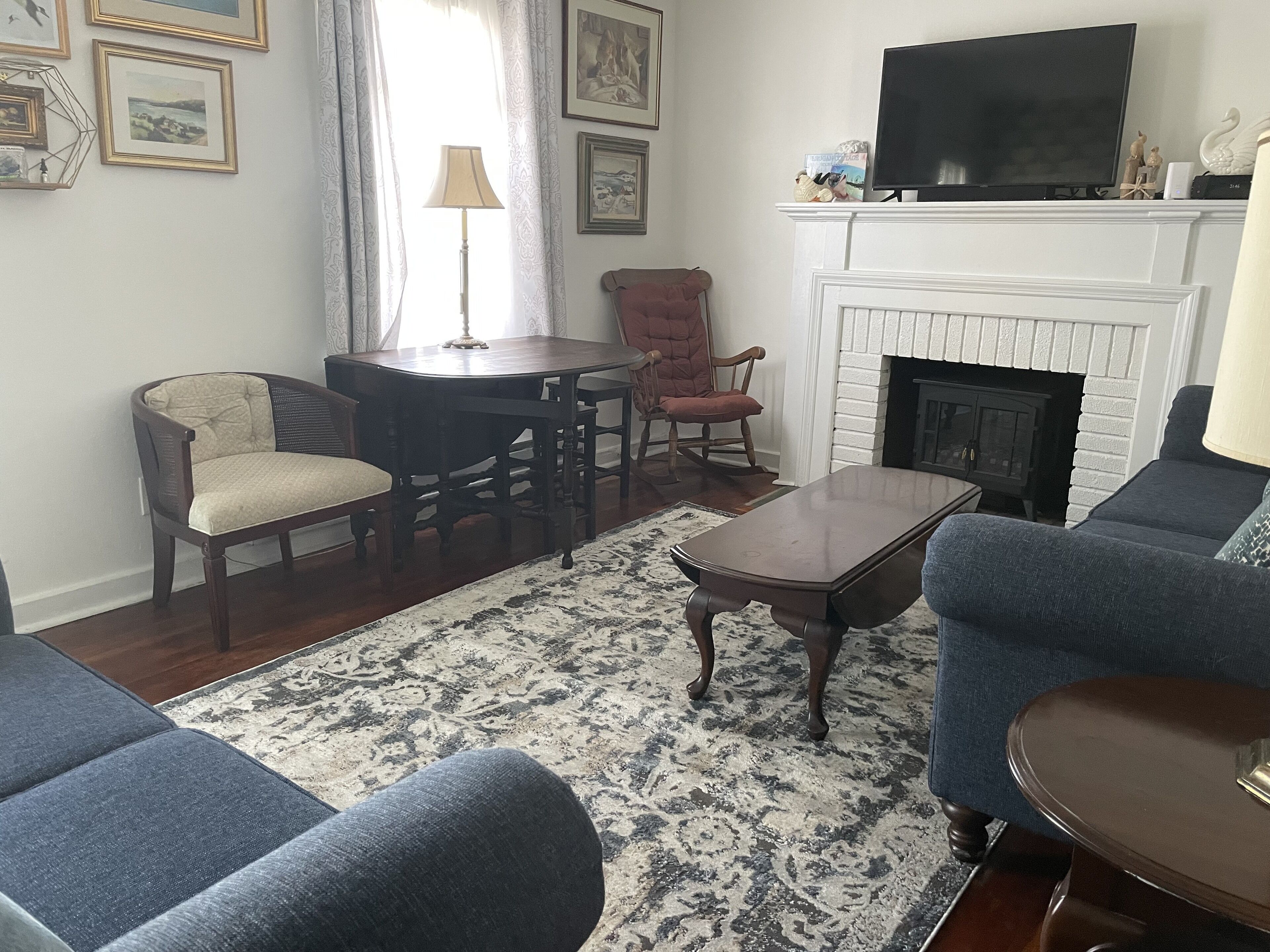 Entire 2 Family cottage, private garden,  by sea, boardwalk & bay.No Proms