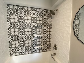 Combined shower/bathtub, hair dryer, towels, soap