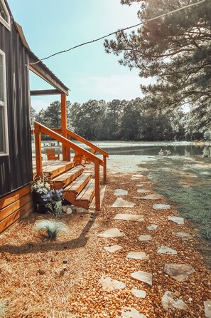 Property grounds - URBAN PINES “Southern Comfort” UniqueTINY HOUSE VIBE (Boaz)