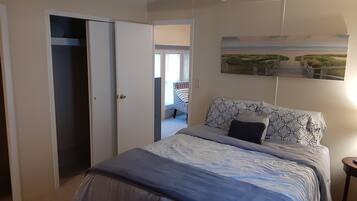 2 bedrooms, desk, free WiFi, bed sheets