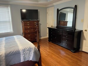 2 bedrooms, desk, free WiFi, bed sheets