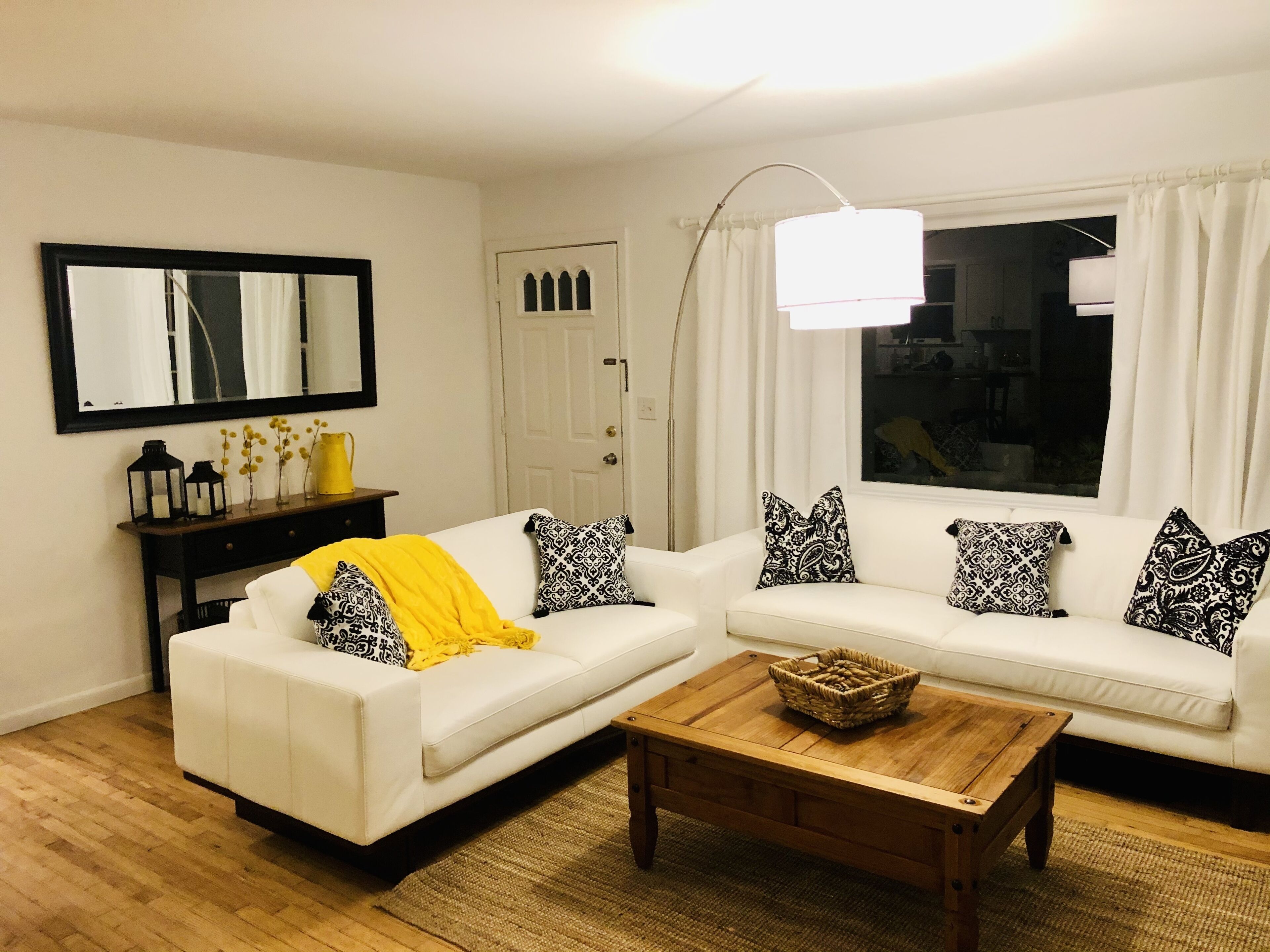 Hamptons Home Minutes to Town & Beach